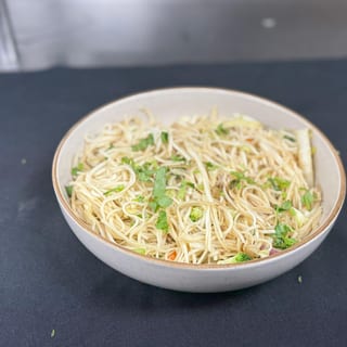 Veg Hakka Noodles (vegan)